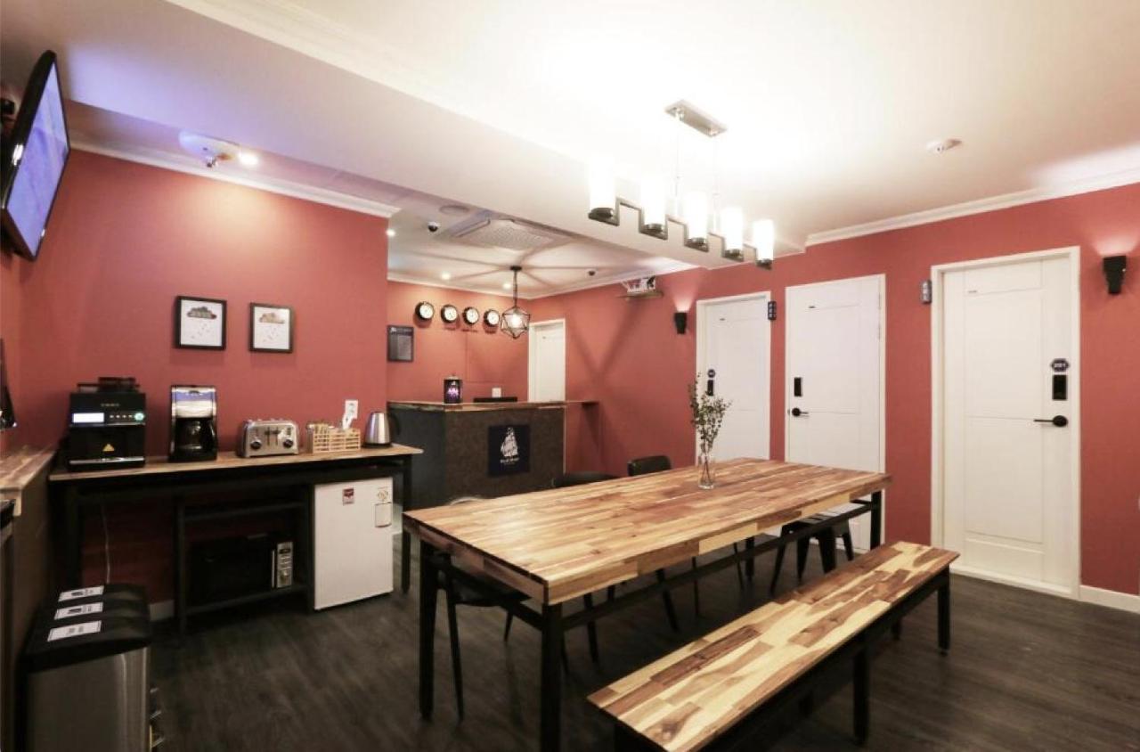 Blueboat Hostel Чонджу Екстериор снимка