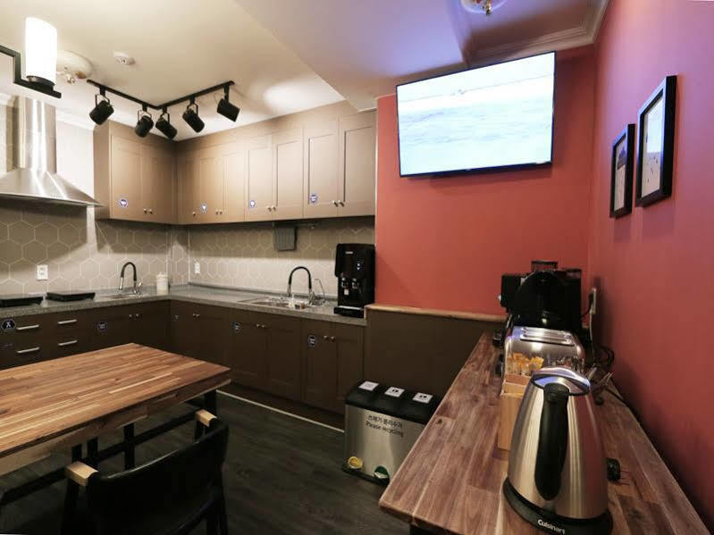 Blueboat Hostel Чонджу Екстериор снимка