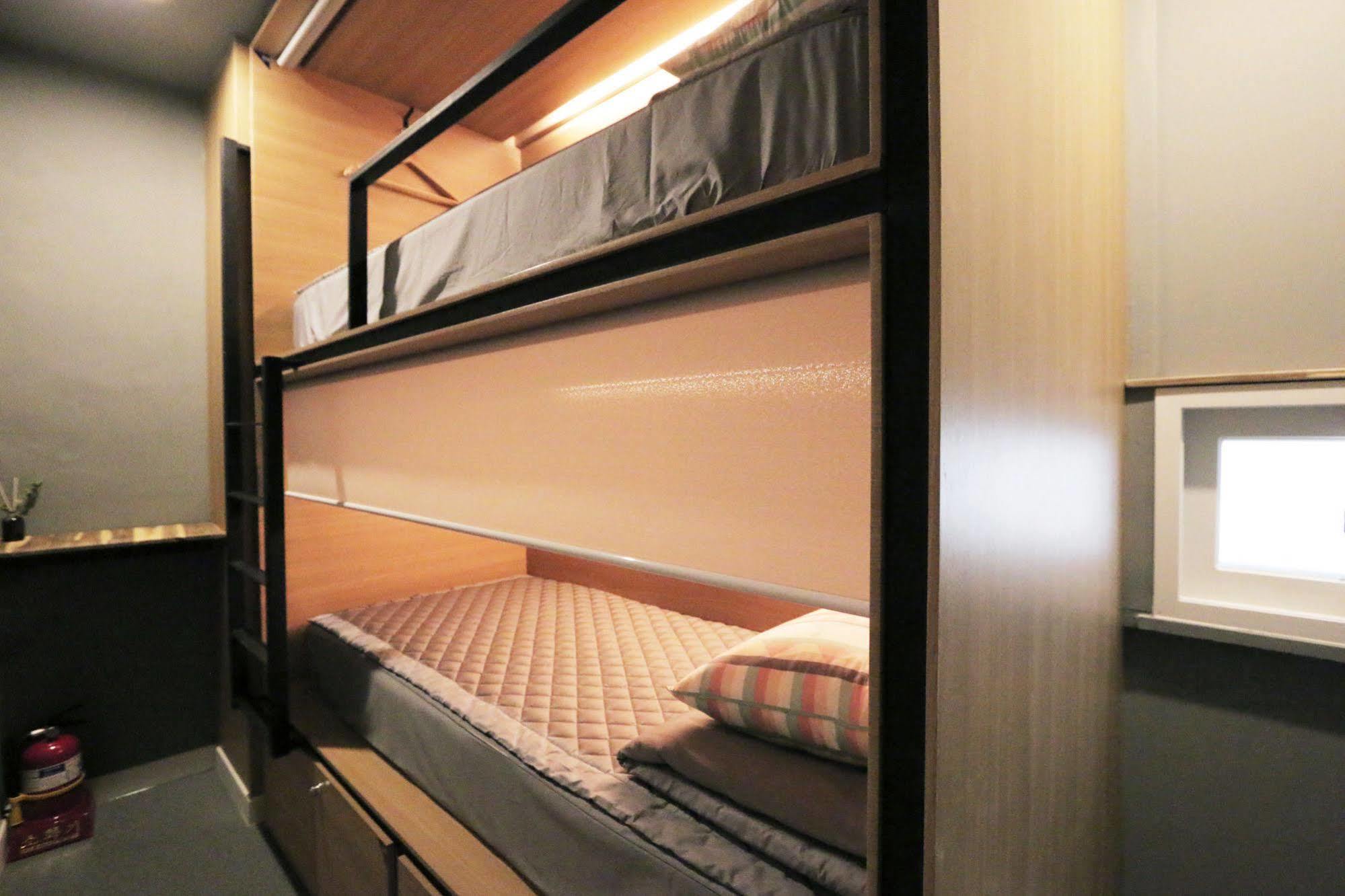 Blueboat Hostel Чонджу Екстериор снимка