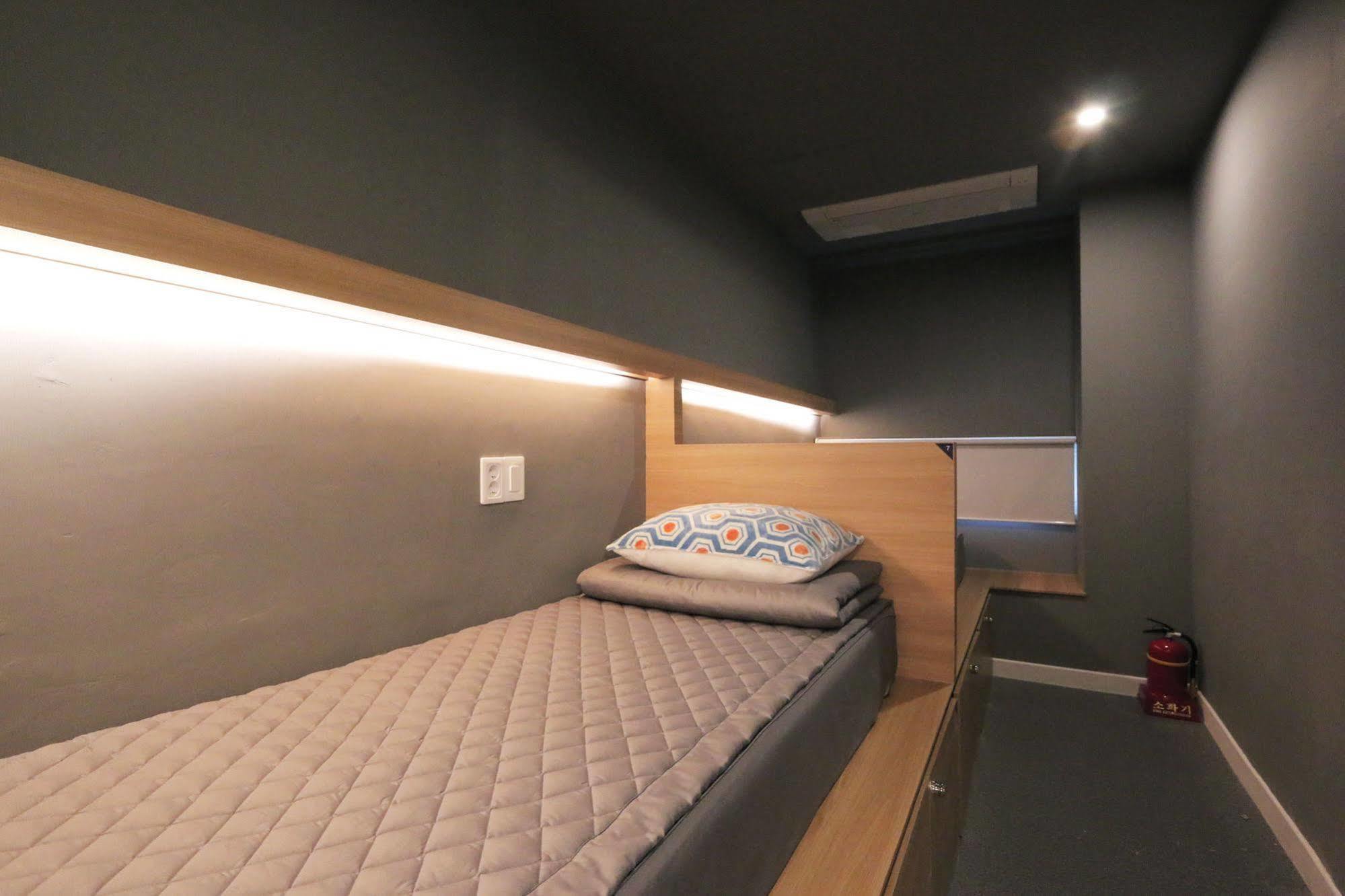 Blueboat Hostel Чонджу Екстериор снимка