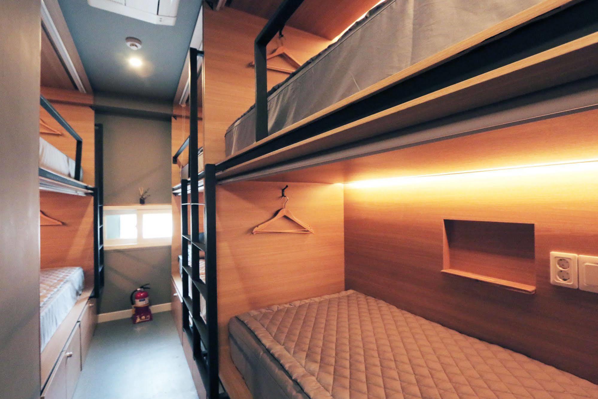 Blueboat Hostel Чонджу Екстериор снимка