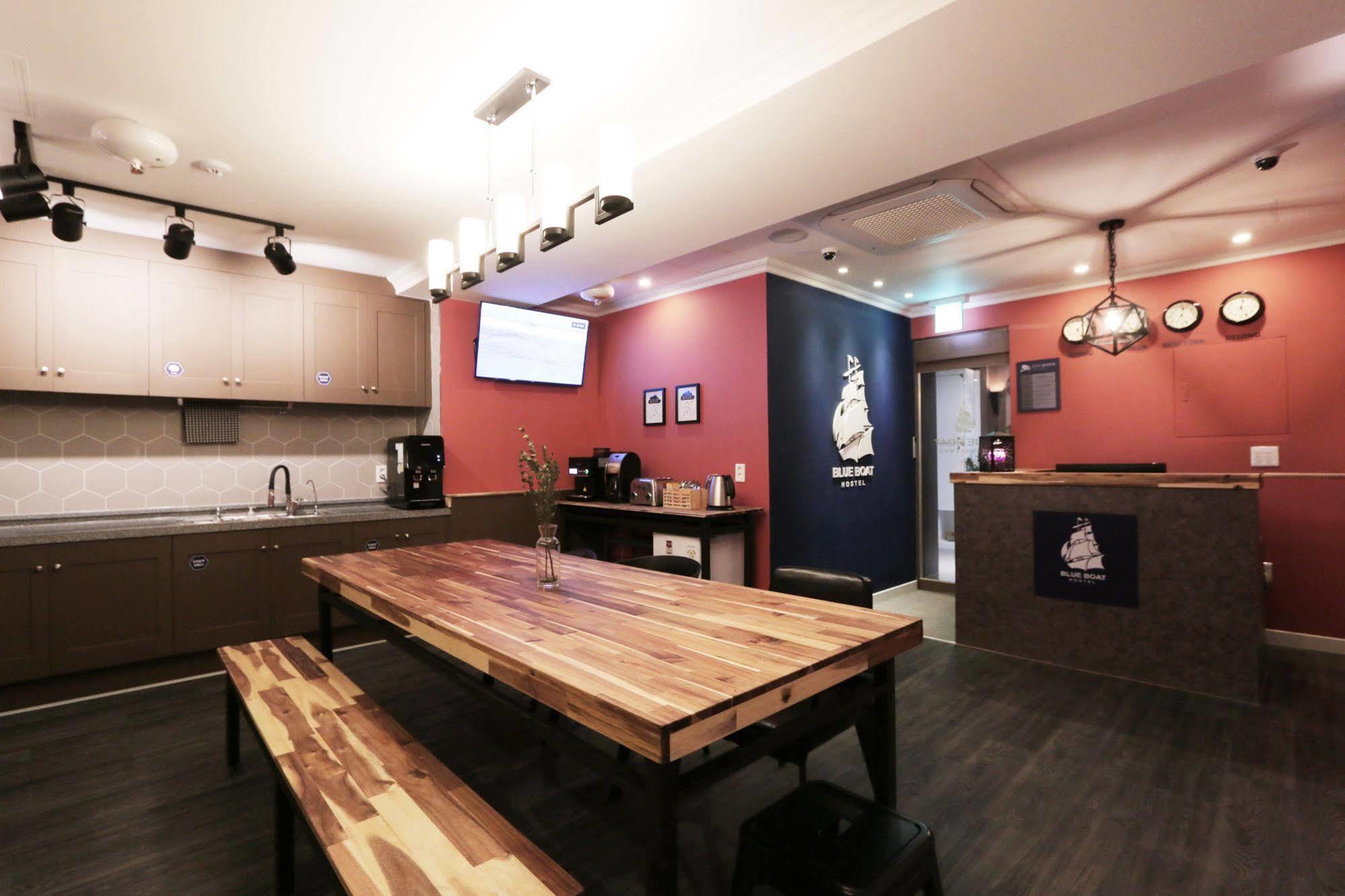 Blueboat Hostel Чонджу Екстериор снимка