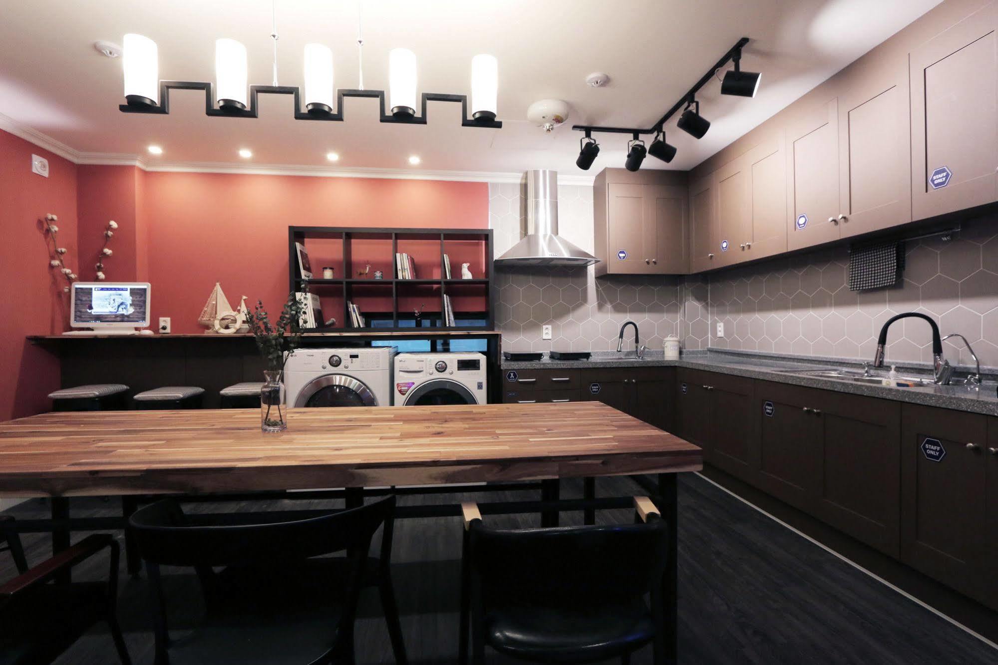 Blueboat Hostel Чонджу Екстериор снимка